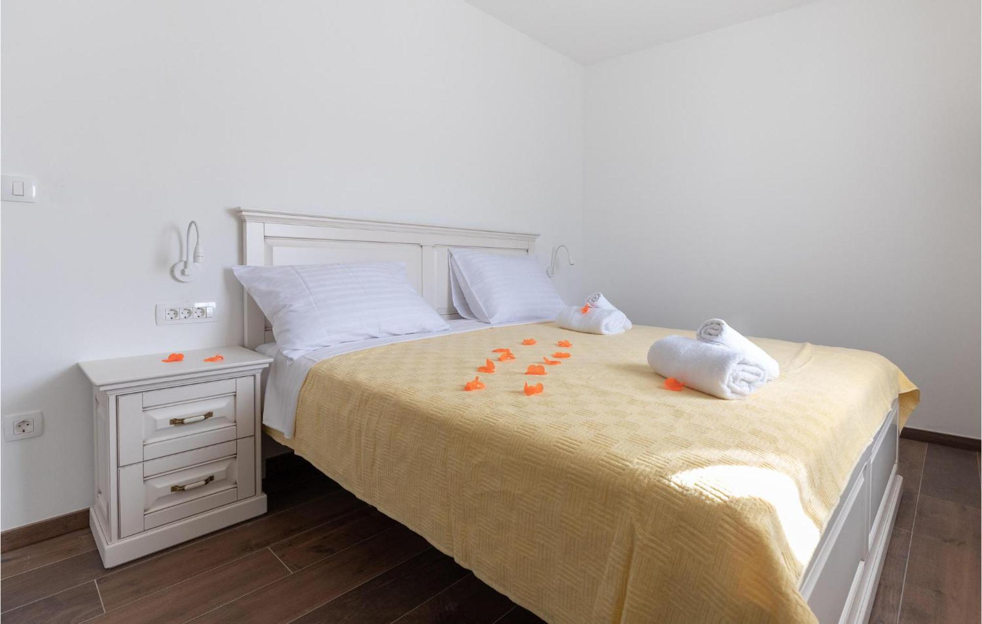 Lovely Home In Klek With House A Panoramic View Buitenkant foto