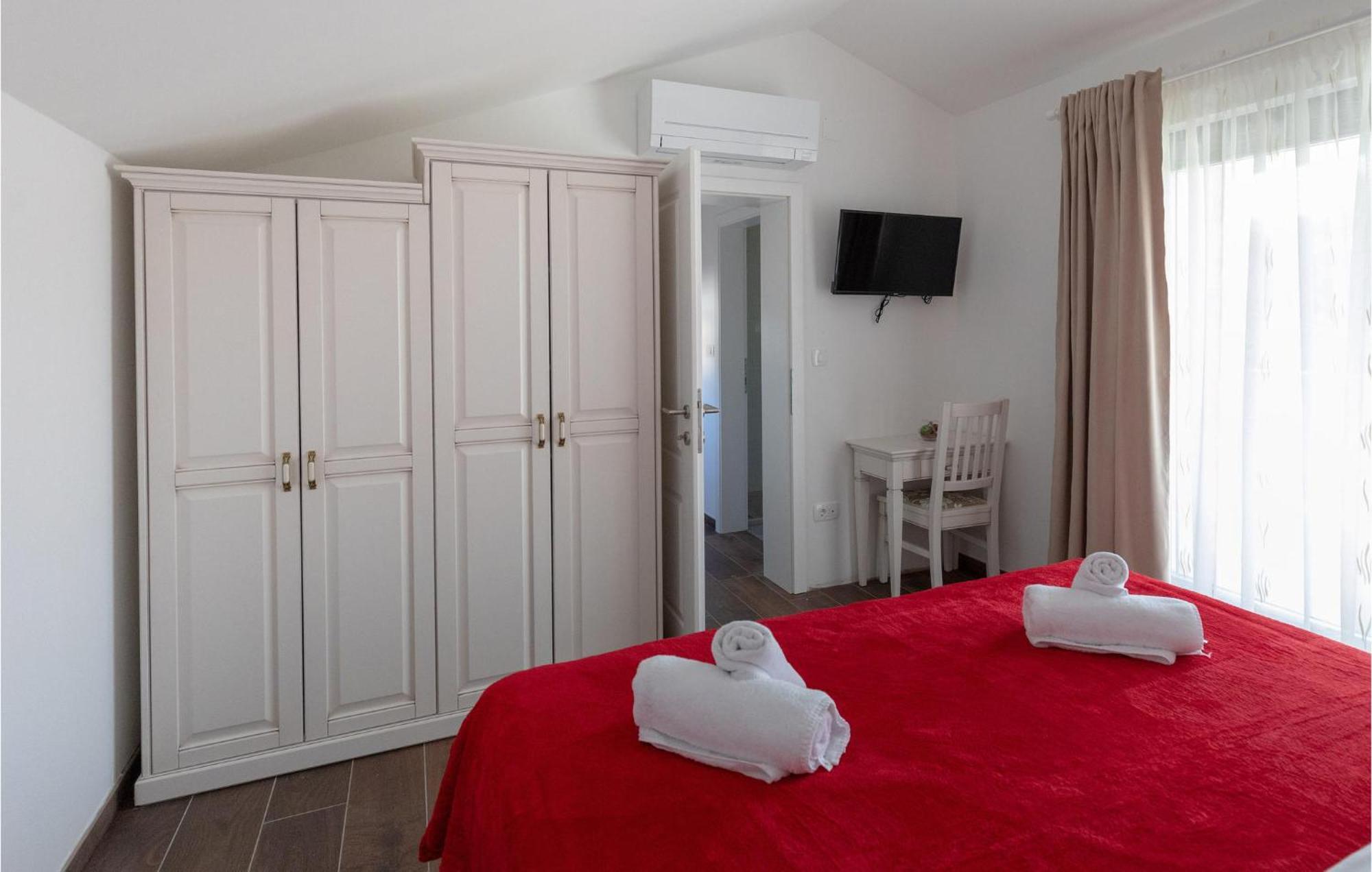 Lovely Home In Klek With House A Panoramic View Buitenkant foto